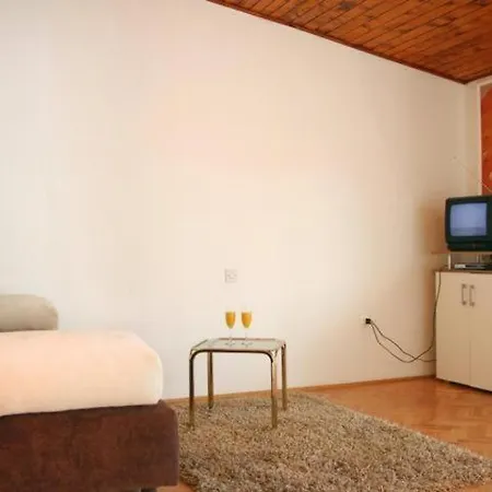 아파트 House Roso 마카르스카